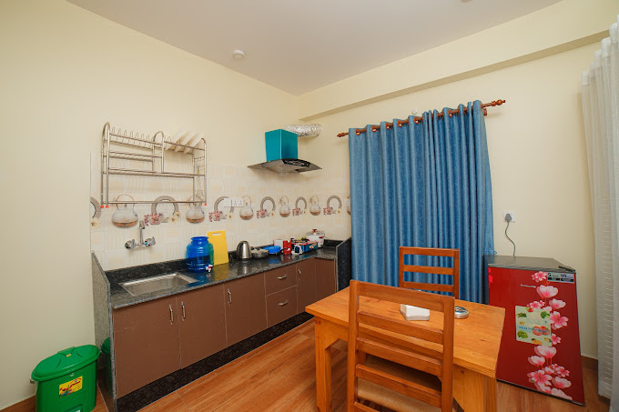  Lotus Apartment - Kitchen with dining table